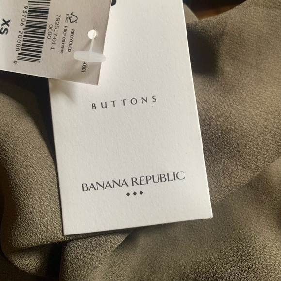 New With Tag! Banana Republic Sleeveless Light Tan Blouse Poppy Pleated Hem XS - Picture 7 of 10